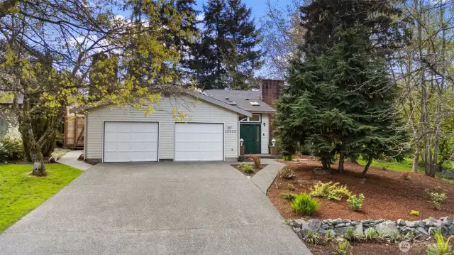 Welcome home to this exceptional home in Kirkland! Award winning Lake Washington School district!l Close to 405 for an easy commute.