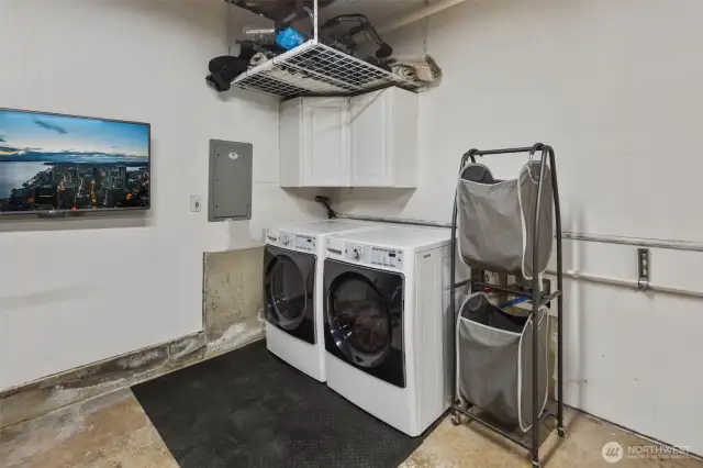 Laundry Unit in the Garage!