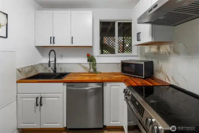 Kitchen for all your needs - Lower Level!