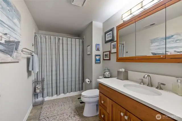 Full bathroom on lower
