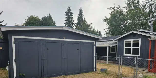 Detached Garage/shop