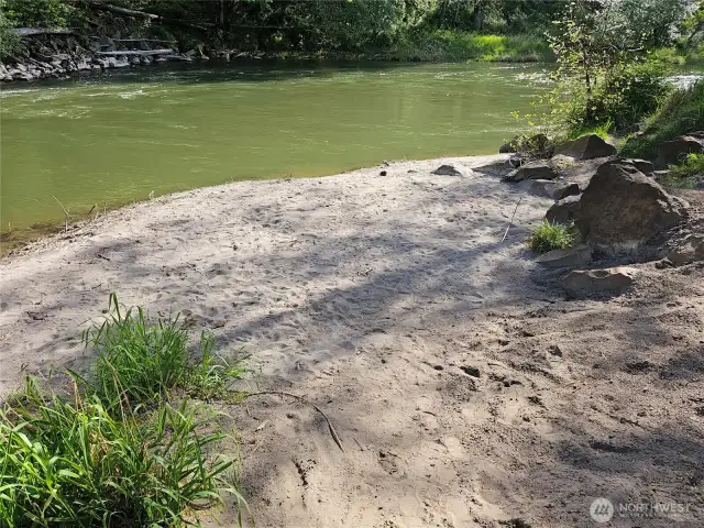 Fishable access to the river