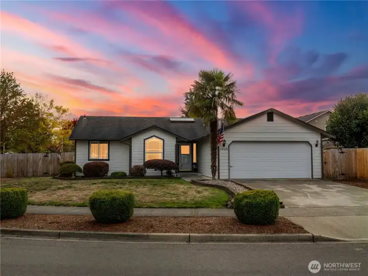Beautiful home in a beautiful neighborhood waiting for its new owners.