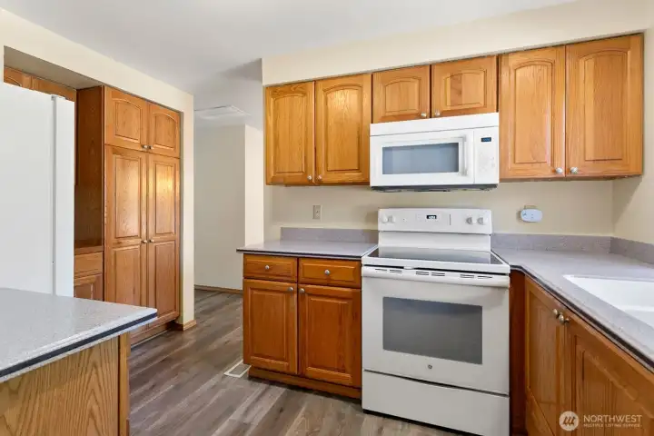 Kitchen with all appliances