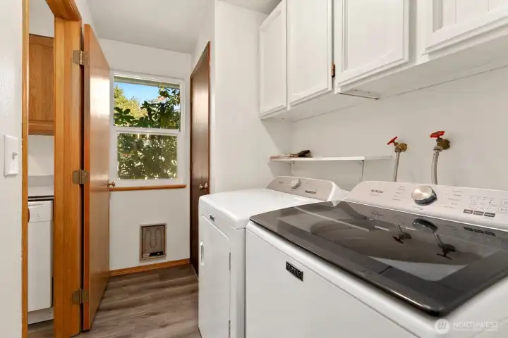 Garage entry to utility room off kitchen