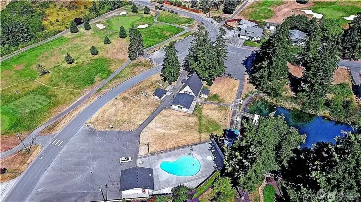 2 Seasonal heated pools, Golf, Chalet Clubhouse, Basketball and Smith Lake for Trout Fishing, Paddleboarding and Etc.