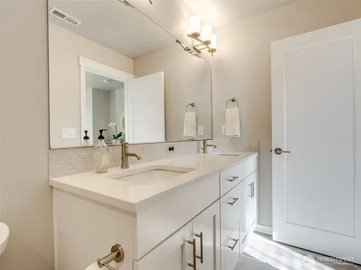 attached full bath to primary