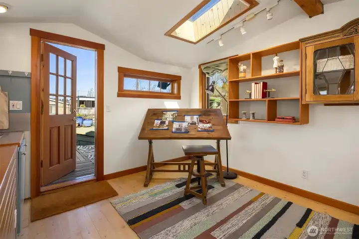A flexible bonus room with skylights, built-in wall shelving, offers endless possibilities as a studio, home office, or creative retreat. Convenient door to rooftop deck.