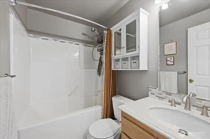 Guest full bathroom