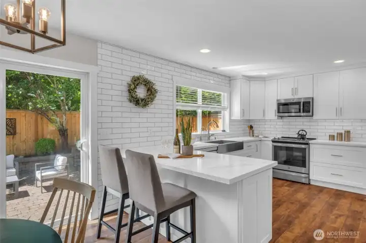 Custom kitchen complete with downlights, XL breakfast or coffee bar Custom kitchen complete with downlights, XL breakfast or coffee bar
