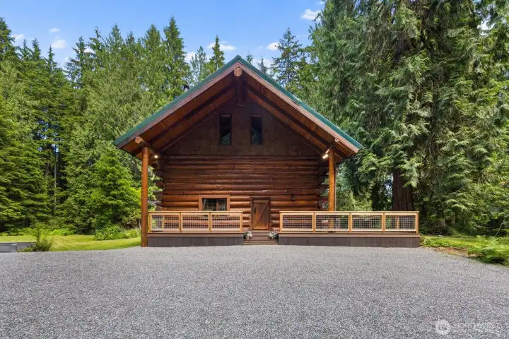 Gorgeous log home nestled on 5 acres private acres of paradise. Gorgeous log home nestled on 5 acres private acres of paradise.