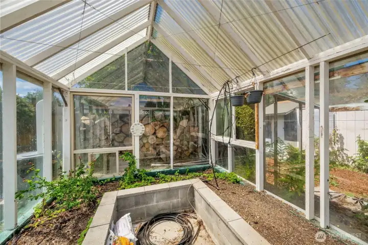 View of the green house.