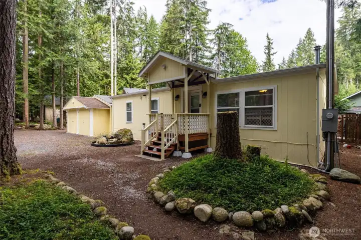 Welcome to 1461 King Valley Drive! Welcome to 1461 King Valley Drive!