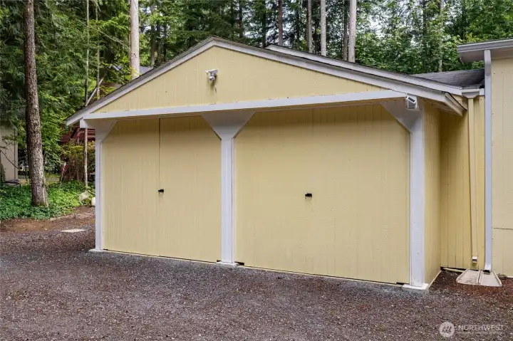 Double car garage. Double car garage.