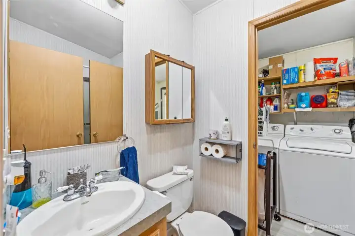 Main bathroom. Main bathroom.