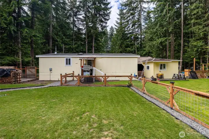 Look at that back yard! Look at that back yard!