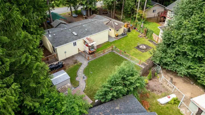 View of the back yard. View of the back yard.