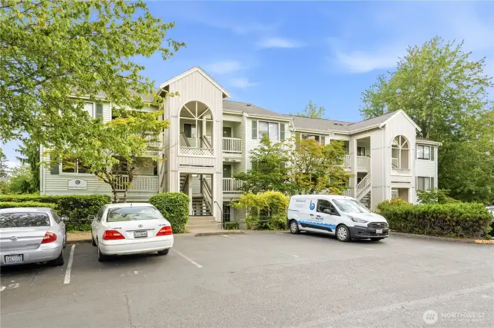 The Timber Ridge community is surrounded by picturesque greenery, offering privacy while being a stone’s throw from dining, shopping, entertainment, public transport and major highways. The Timber Ridge community is surrounded by picturesque greenery, offering privacy while being a stone’s throw from dining, shopping, entertainment, public transport and major highways.