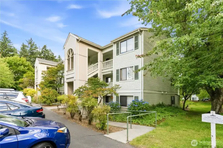 Unit C205 is a bright and airy unit in Timber Ridge with excellent amenities including an Outdoor Pool, Clubhouse, Fitness Room, Sauna and Hot Tub. Unit C205 is a bright and airy unit in Timber Ridge with excellent amenities including an Outdoor Pool, Clubhouse, Fitness Room, Sauna and Hot Tub.