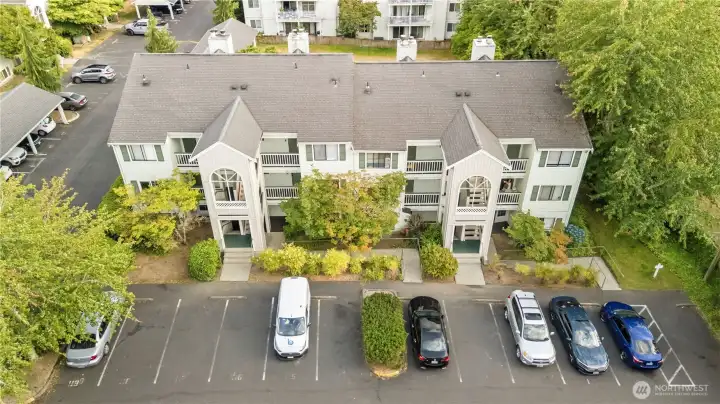 Community is surrounded by picturesque greenery, offering privacy while being a stone’s throw from dining, shopping, entertainment, public transport and major highways. Community is surrounded by picturesque greenery, offering privacy while being a stone’s throw from dining, shopping, entertainment, public transport and major highways.