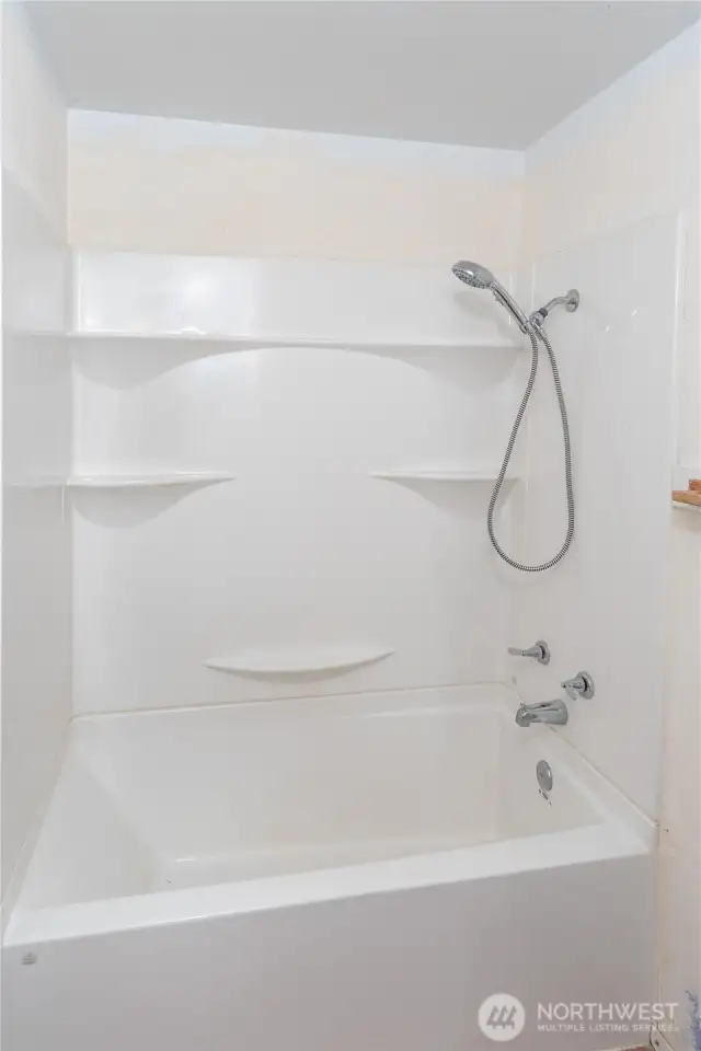 Hall bathroom tub/shower.