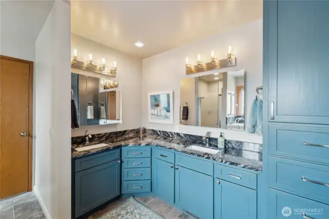 Primary bathroom with granite counters, double sinks, a walk-in jetted tub and a walk-in shower.