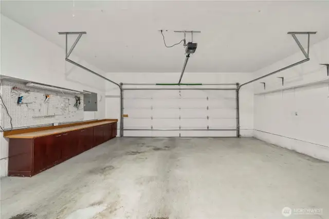 Attached 2 car garage- 670 sq ft