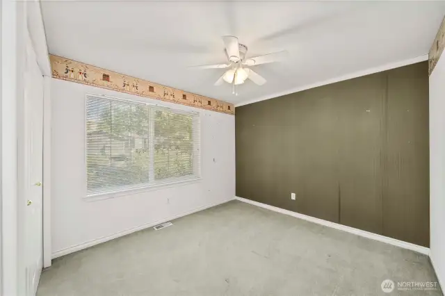 Upper bedroom 4