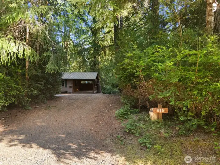 Rare single driveway for privacy