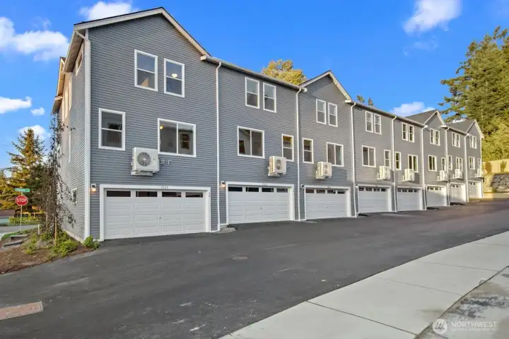 Photographs are for illustrative purposes only. Features, finishes, interior/exterior colors, landscaping and floorplan shown may vary from actual homes built.