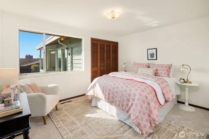 Second upstairs bedroom.