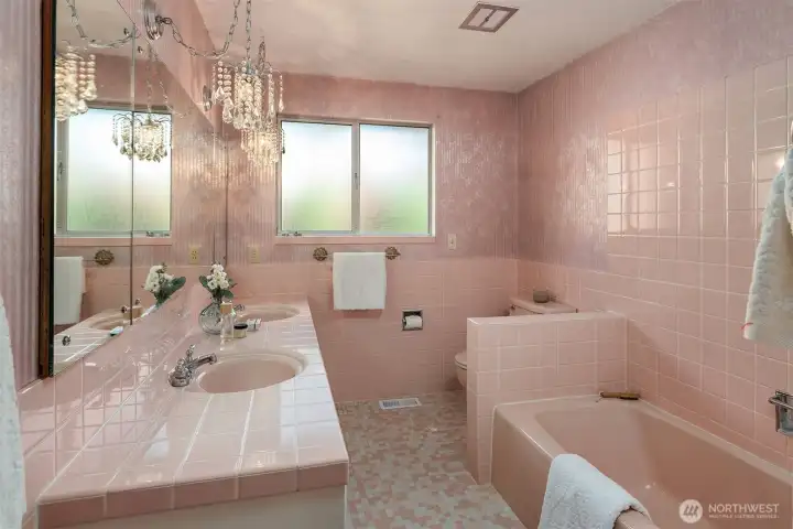Full bath on the main floor. Pink and perfect!