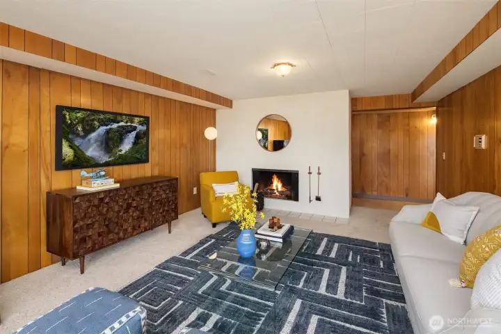 Third fire place in the home.