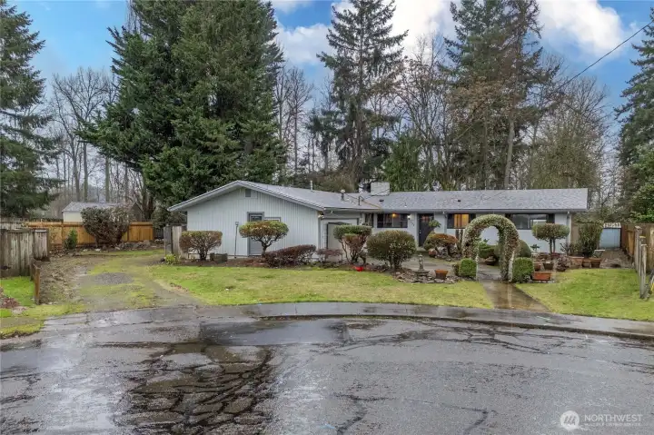 Come see this beautiful one level home in Sumner with 1640 sf, 3 bedrooms, 2 bathrooms on .20 ac.