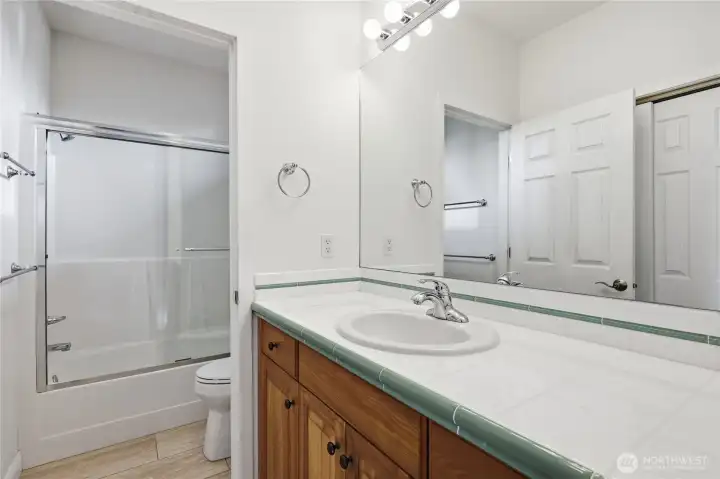 Guest room's ensuite bathroom.