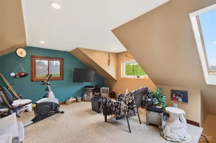 Upper bonus room