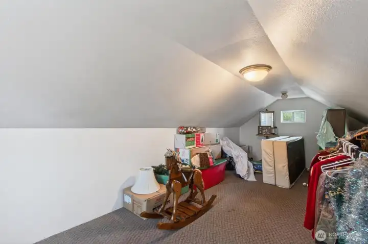 Extra room above 2 car garage