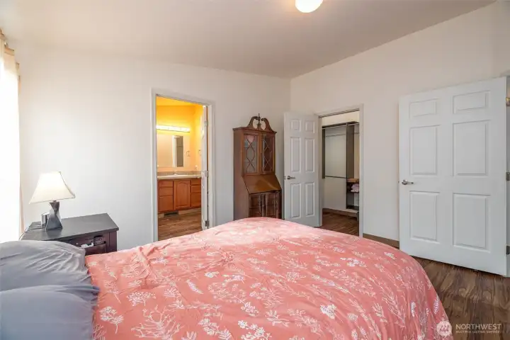Walk in Closet & en-suite bathroom