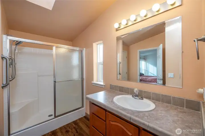 Shower features bench seating