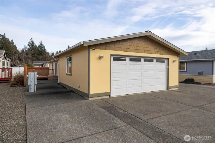 Side Deck (off of the Dining Room) has stairs to access front of property