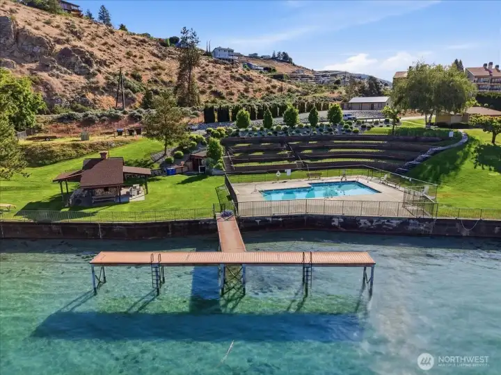 Community Pool/Lake Access Community Pool/Lake Access