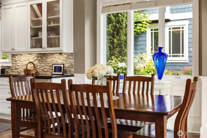 Dining area for all seasons Dining area for all seasons