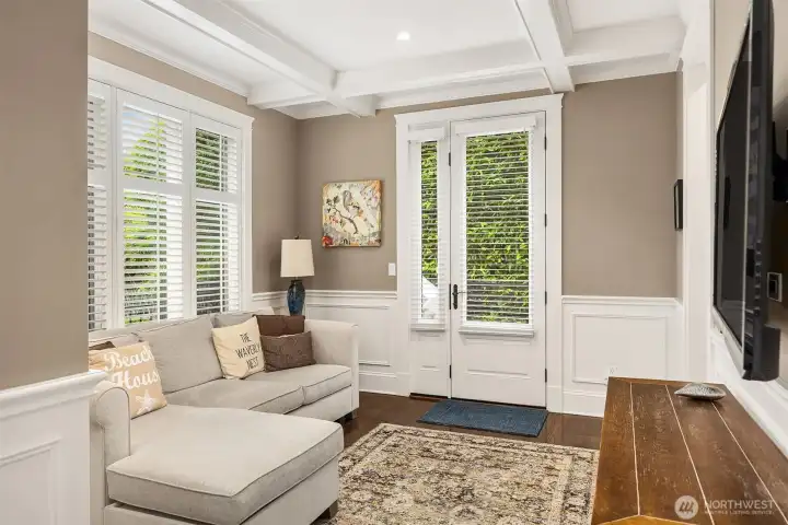 Sitting room has access to side patio Sitting room has access to side patio