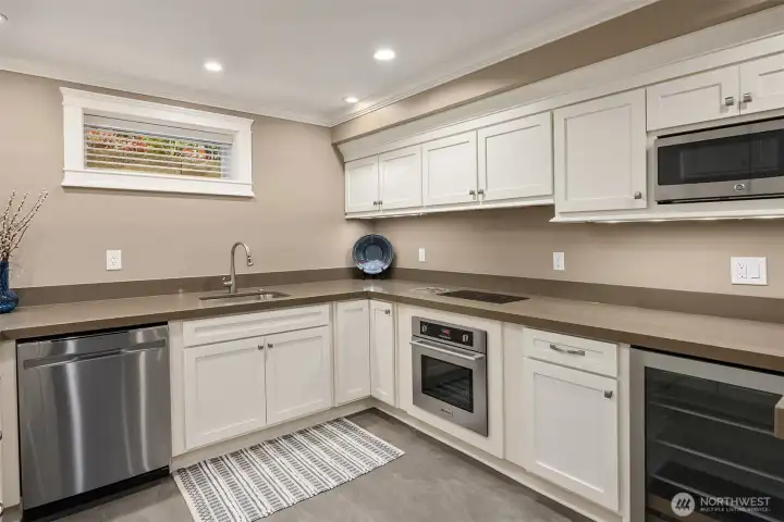 Dishwasher, mini-fridge, oven, microwave, stovetop Dishwasher, mini-fridge, oven, microwave, stovetop