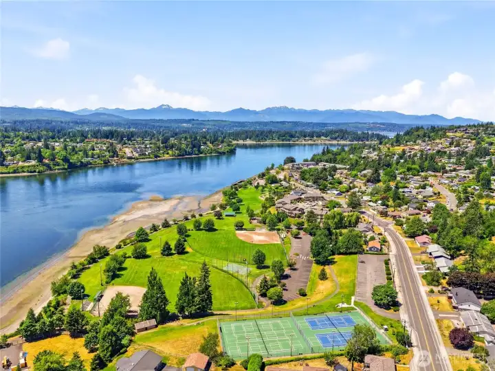 Lions Waterfront Park - Few Blocks away! Lions Waterfront Park - Few Blocks away!