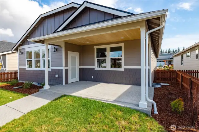 The covered patio has a gas hookup for gas BBQ or gas patio heater.