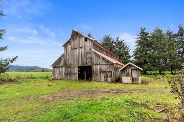 Early 1900's classic barn