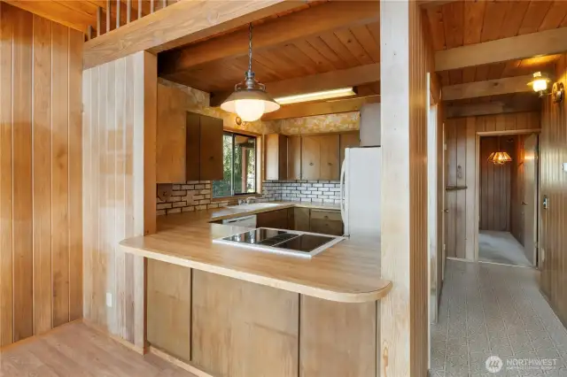 Kitchen with breakfast bar