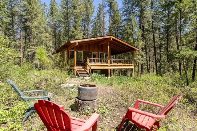 Relaxed evenings around a fire in the spring, fall and winter are a must on Libby Creek.