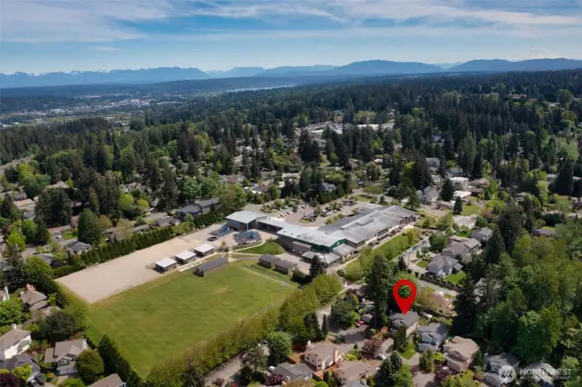 Walk to school - the house is located across the street from Mark Twain Elementary!!!